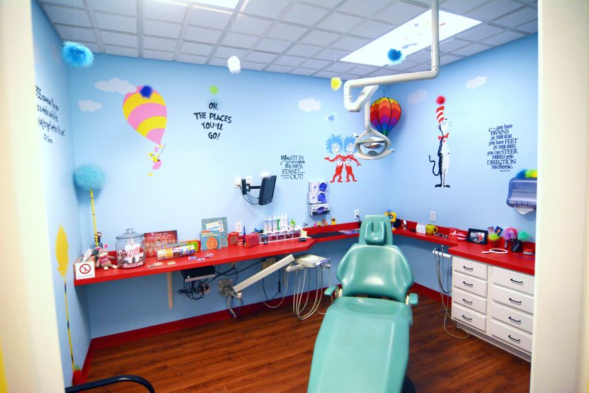 Dr. Suess dental room at kidsteethonly